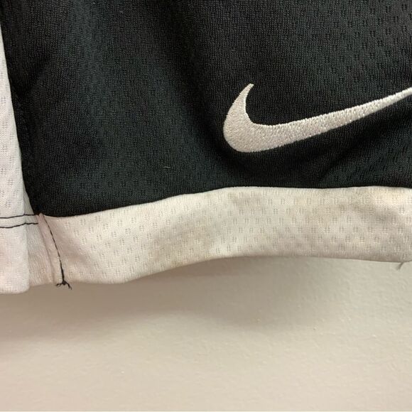 Kid’s Nike Trophy Shorts Black Small - Picture 3 of 3